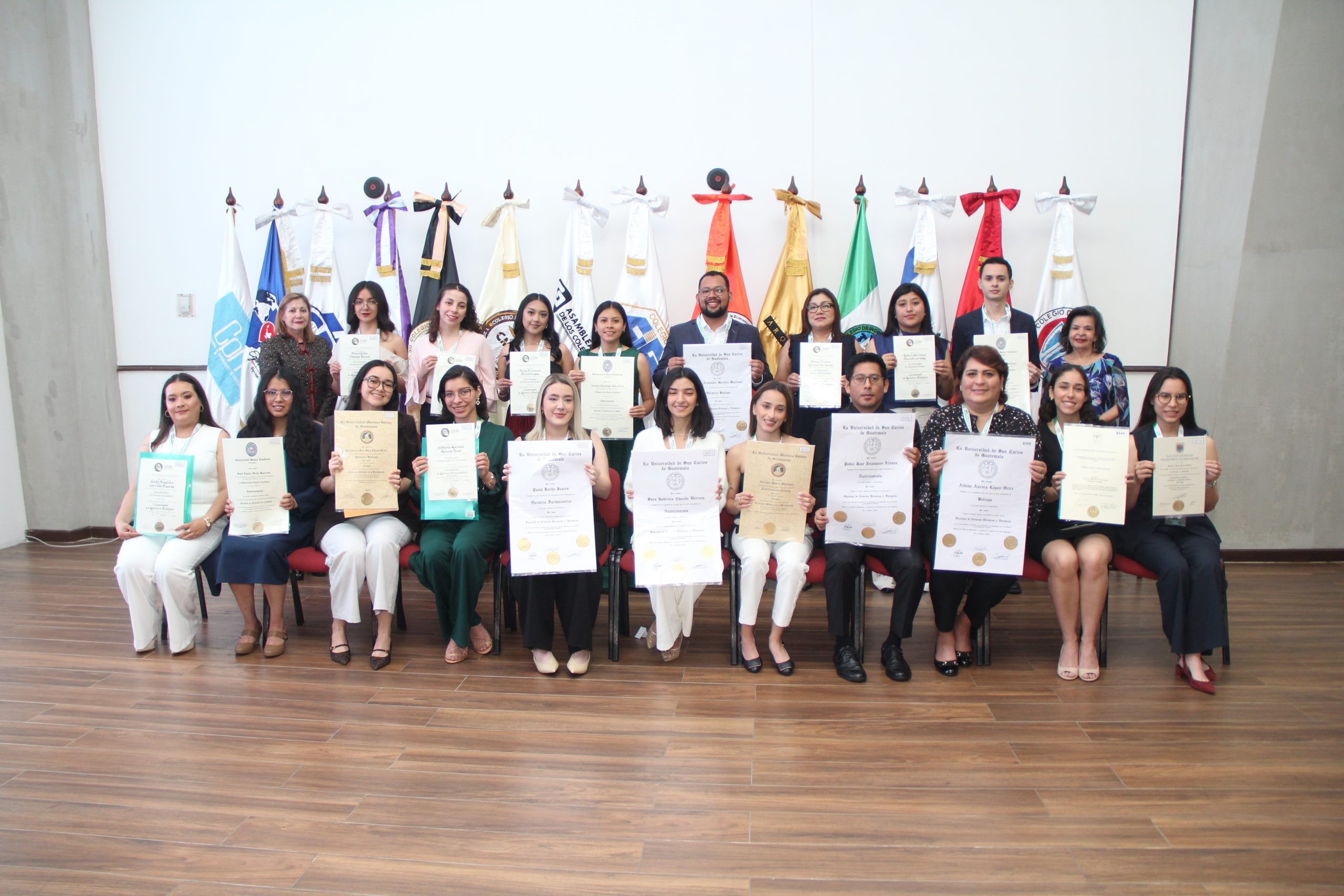 EL COFAQUI LE DA LA BIENVENIDA A 37 NUEVOS COLEGIADOS EN MAYO 2026